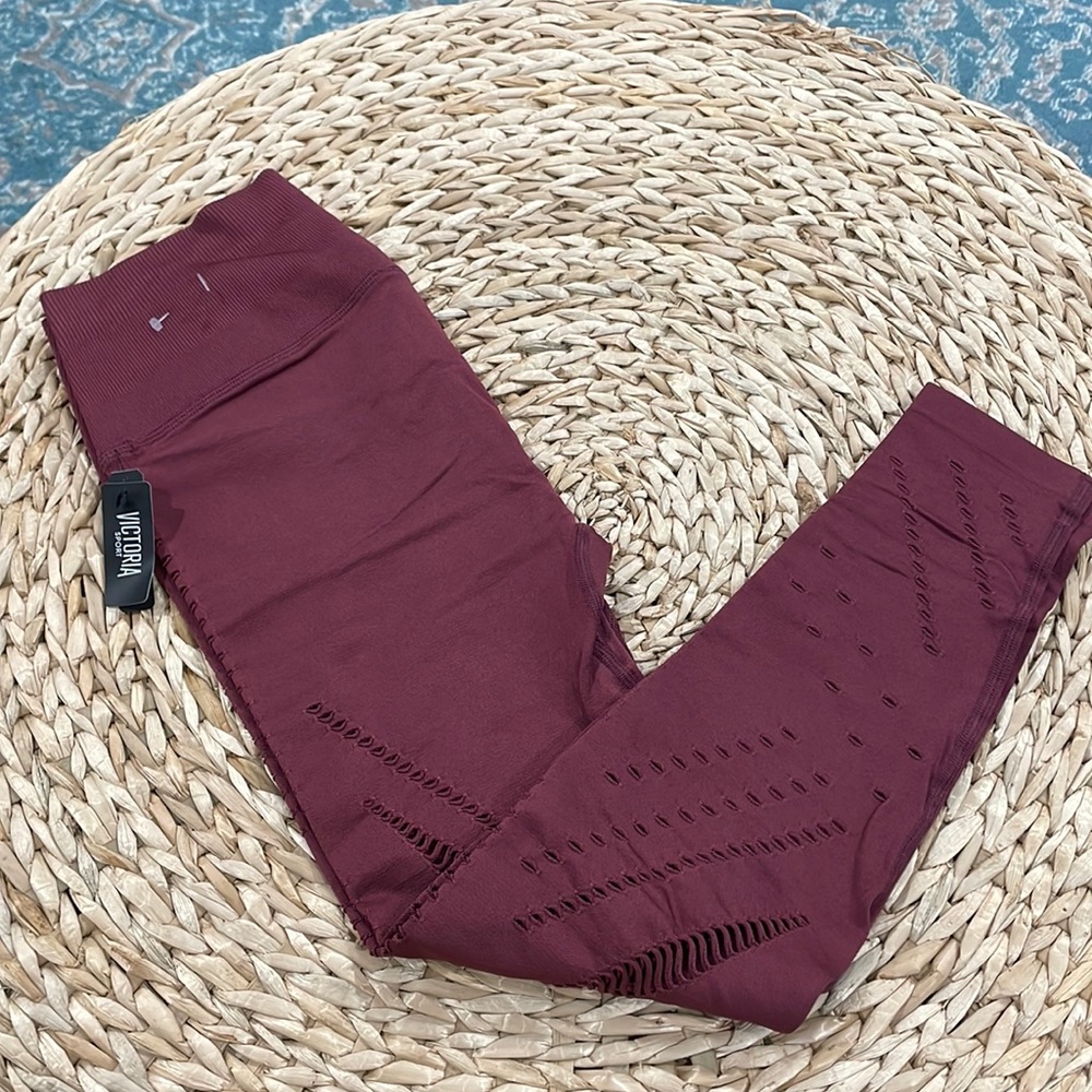 Victoria Secret perforated leggings M